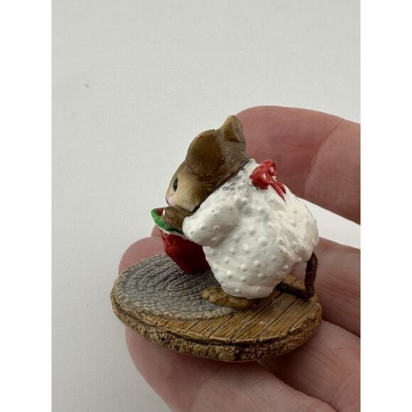 Wee Forest Folk "Chris-Mouse" with Red Stocking White Jammies M-142 1986 AP - Picture 5 of 8